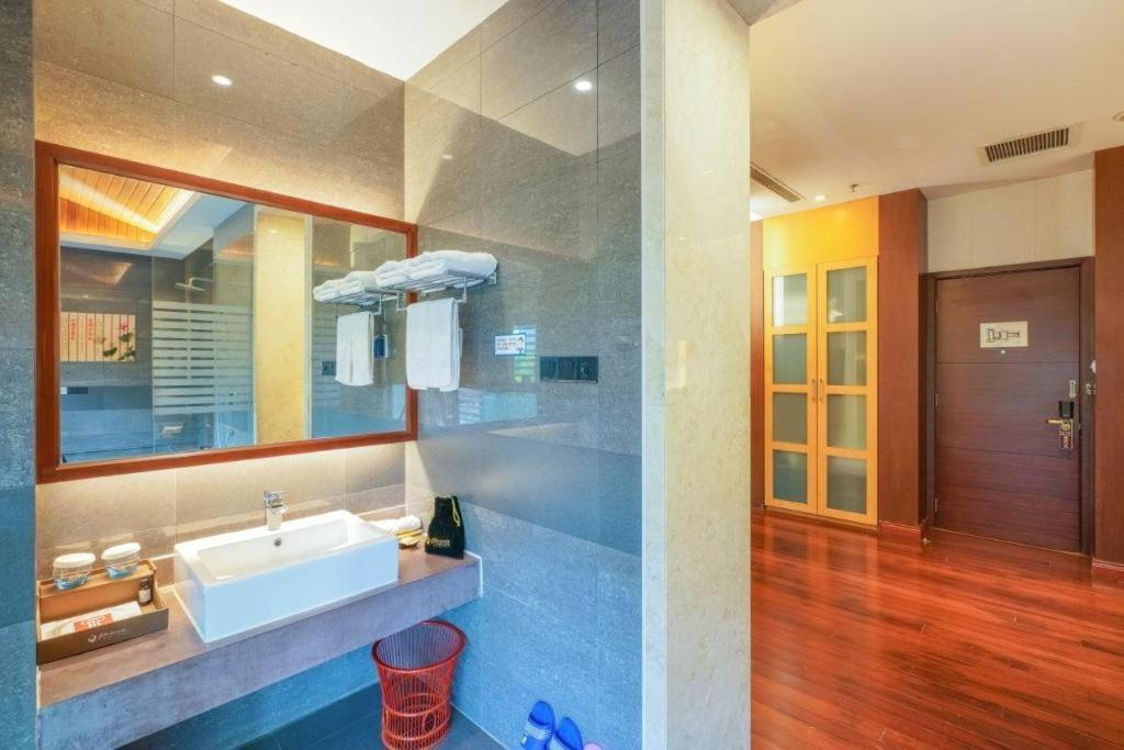 Suzhou Phoenix Hotspring Resort Zhangjiagang Exterior photo