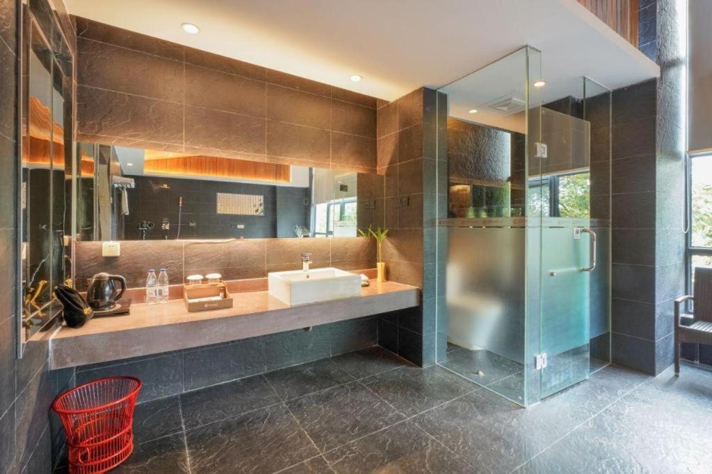 Suzhou Phoenix Hotspring Resort Zhangjiagang Exterior photo