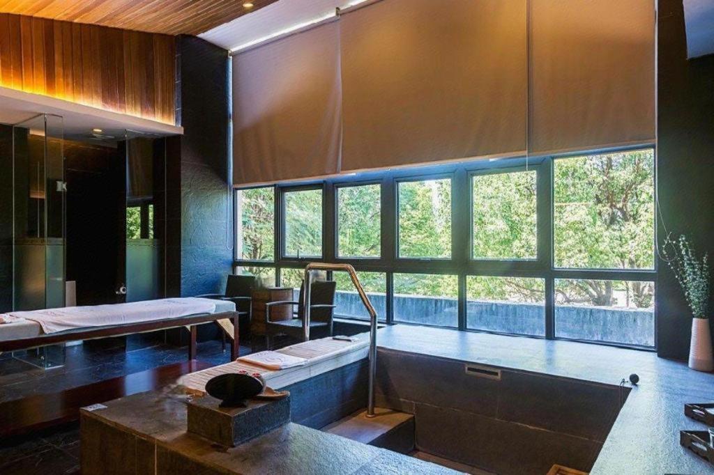 Suzhou Phoenix Hotspring Resort Zhangjiagang Exterior photo